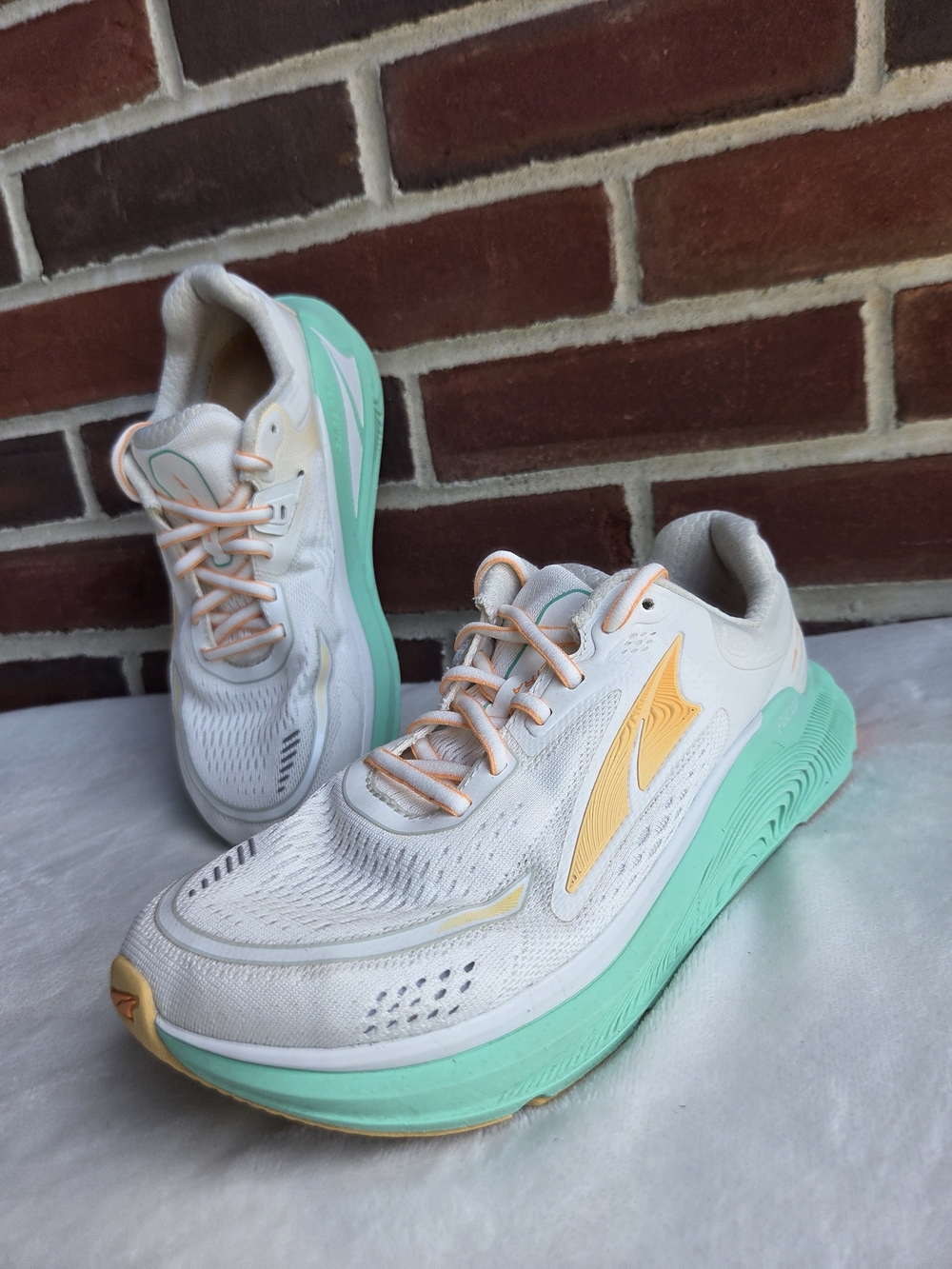 Altra Paradigm 6 Women’s 7.5 White Green Running Shoes GuideRail